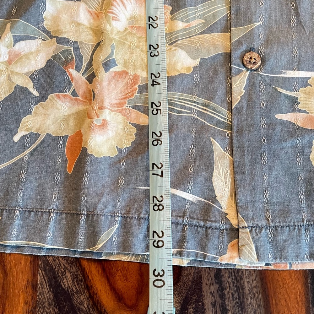 Tommy Bahama men’s S/S Flower Design Button Down Camp. NWOT - Picture 4 of 7